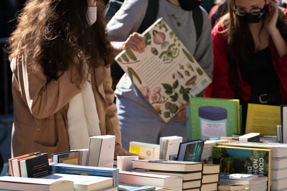 Book Sale Potret Di Pexels