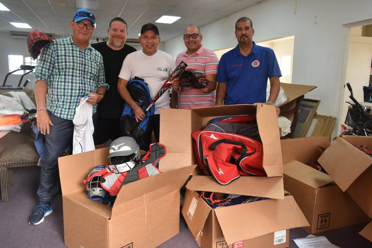 Material Deportivo Di Sidney Ponson Charity Foundation A Yega Aruba 2