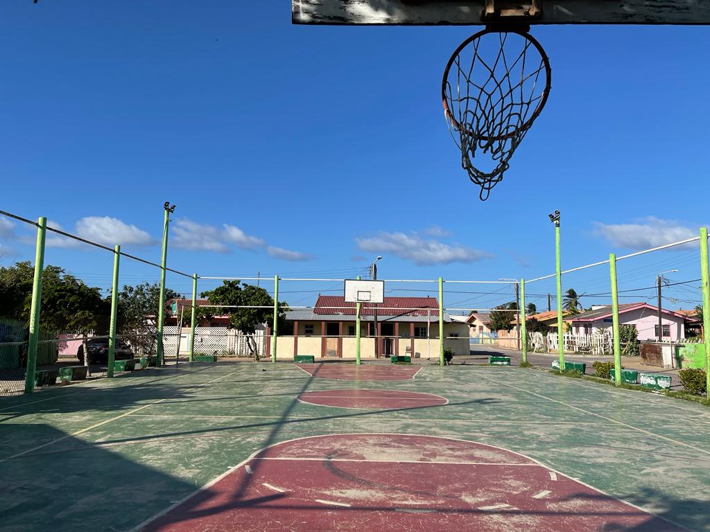 Cancha Di Basketball Den Sint Maartenstraat Village Mester Transforma Den Orguyo Di Nos Muchanan 2
