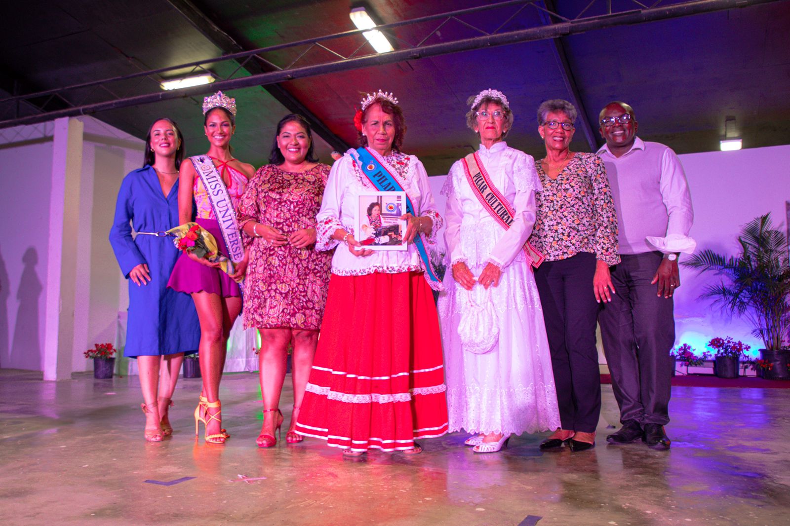 Coronacion Di Reinanan Folklore Na Centro Di Bario Brazil 03