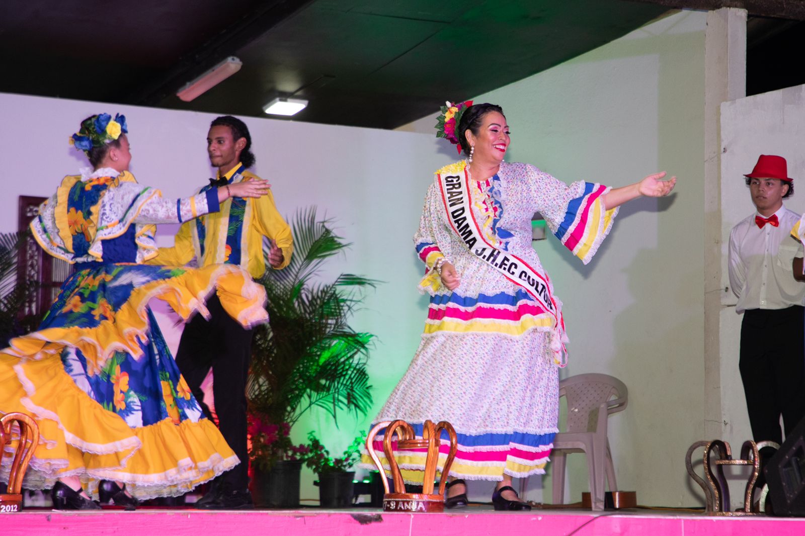 Coronacion Di Reinanan Folklore Na Centro Di Bario Brazil 09