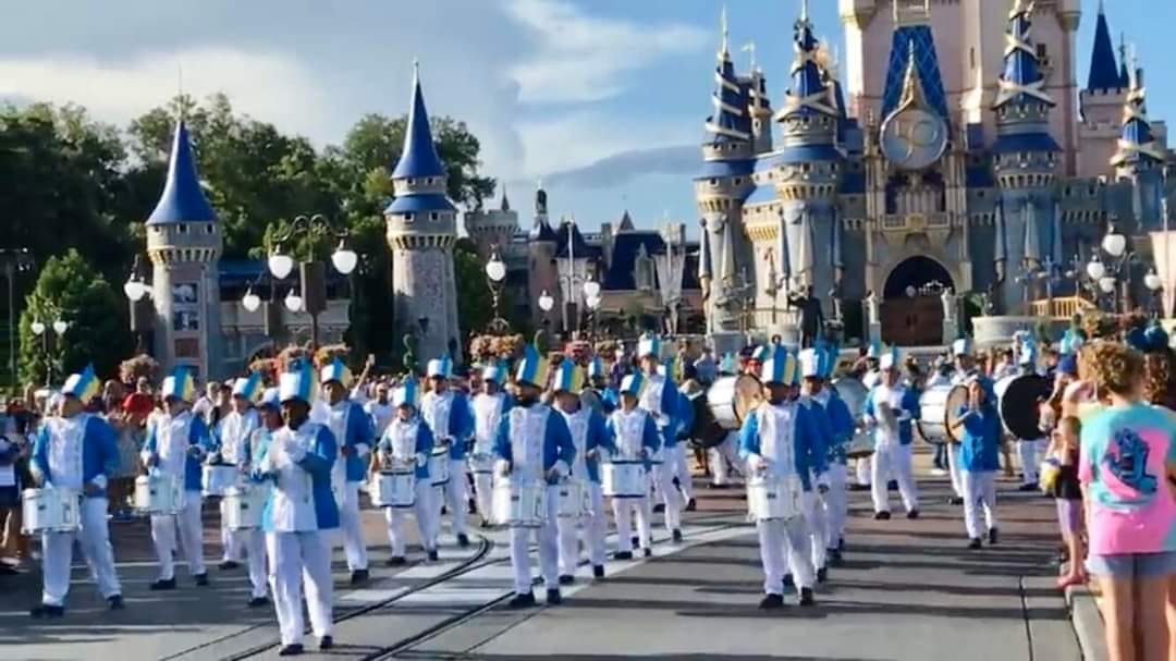 Magic Kingdom Disney Massice Brassband 01