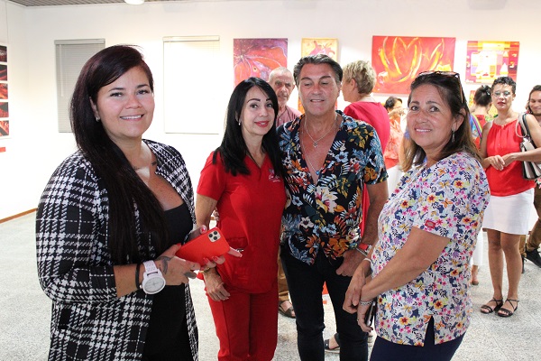 Biblioteca Nacional Aruba Ta Presenta E Di Tres Parti Di Su Exposicion ‘Primary Colors