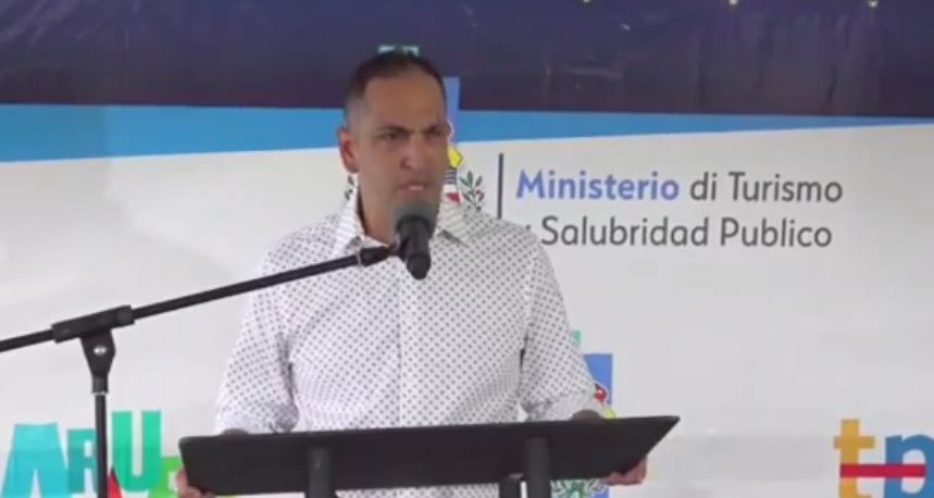 Minister Dangui Oduber Trapi Di Rodgers Beach Lo Keda Transforma Y Lo Bira Un Atraccion Turistico