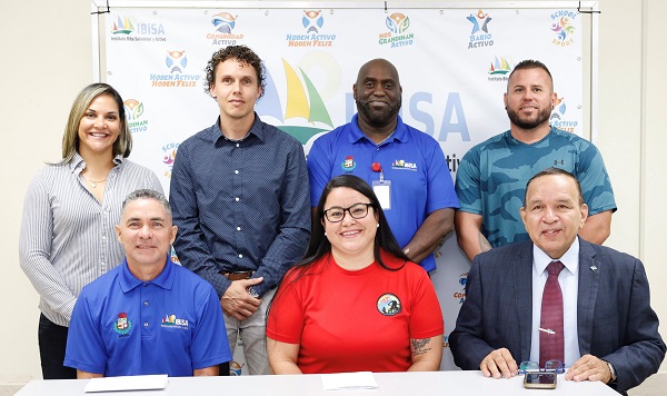 Minister Endy Croes Hunto Cu Biking Squad Aruba Ibisa A Anuncia E Prome Awarness Cycling Ride