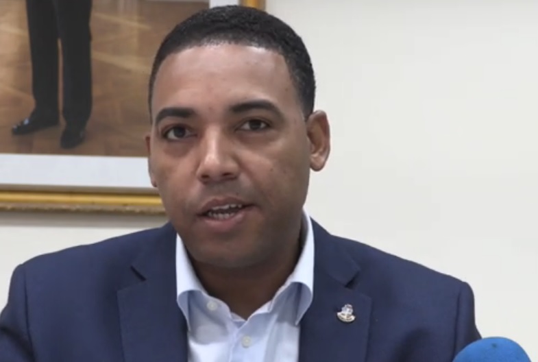 Parlamentario Hendrik Tevreden Ritz Carlton A Demostra E Confiansa Cu E Tin Den Aruba