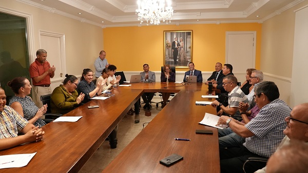 Proyecto ‘Veilige Barios Ta Un Realidad Gobierno Di Aruba Hunto Cu Cede Aruba Y Directivanan Di Centronan Di Bario A Firma Un Mou