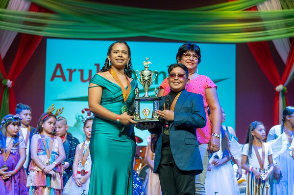 Aruba Bank A Patrocina E Di 10 Edicion Di Kids Youth Christmas Song Festival.........