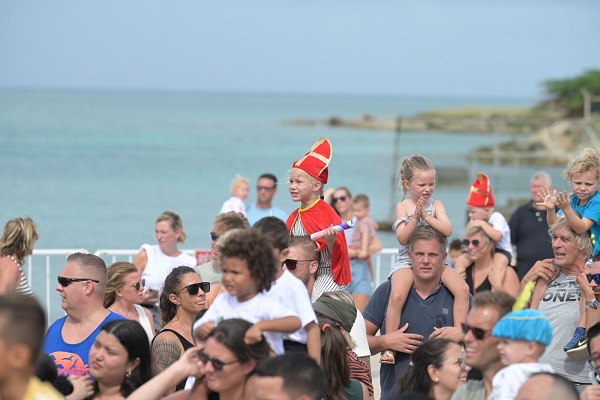 Aruba Bank Ta Contento Di Por A Aporta Na Celebracion Di Yegada Sinterklaas ...