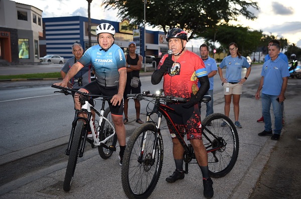 Minister Endy Croes A Participa Den E Cycling Awareness Ride.........