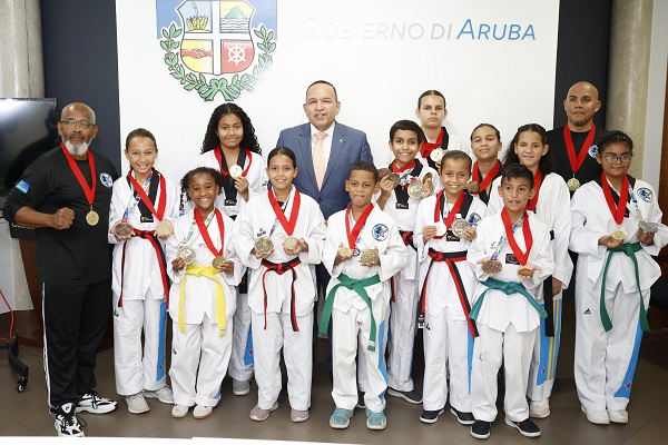 Minister Endy Croes A Ricibi Bishita Di Tiger Taekwondo Academy