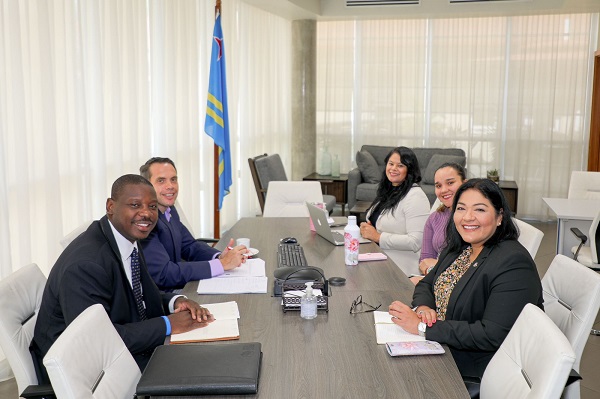 Minister Maduro A Haya Bishita Di Dr. Jean Paul Ngome Abiaga Hefe Di E Programa Di Ciencia Natural Y Oceanico Pa Unesco Den Caribe