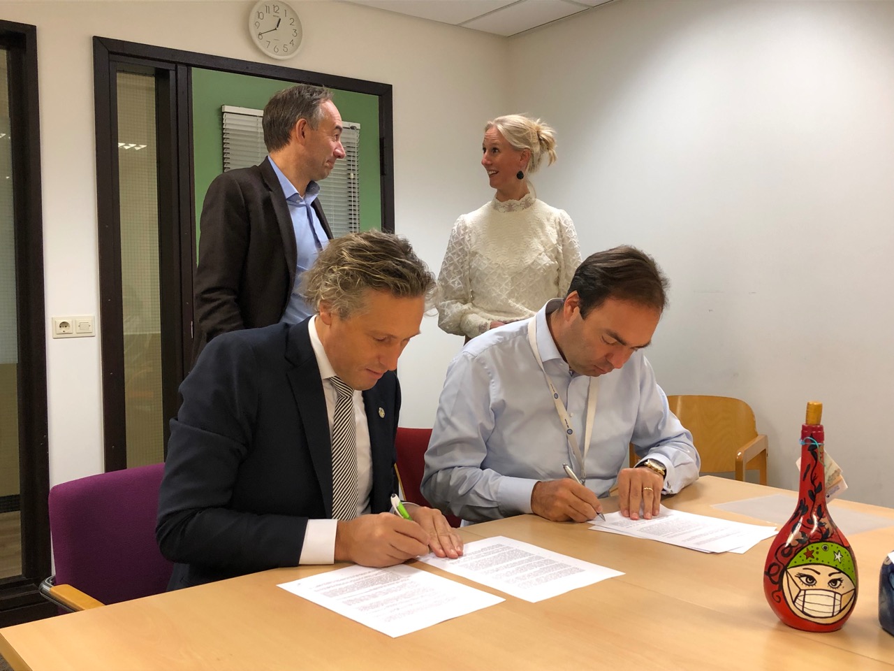 Umc Utrecht Y Hoh Aruba Ta Firma Acuerdo Di Cooperacion..