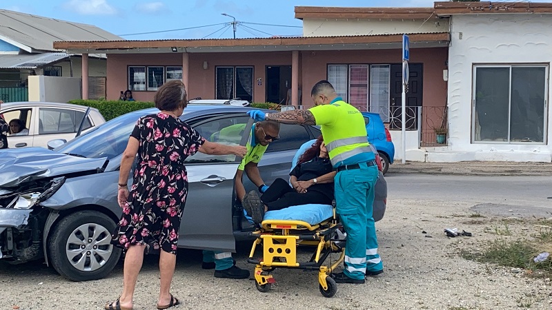 Accidente Cu Dos Herido Na Crusada Di Koningstraat