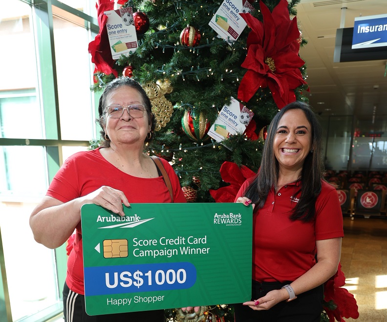 Aruba Bank A Haci Entrega Di Premio Na Tres Ganador Di Score Credit Card Campaign