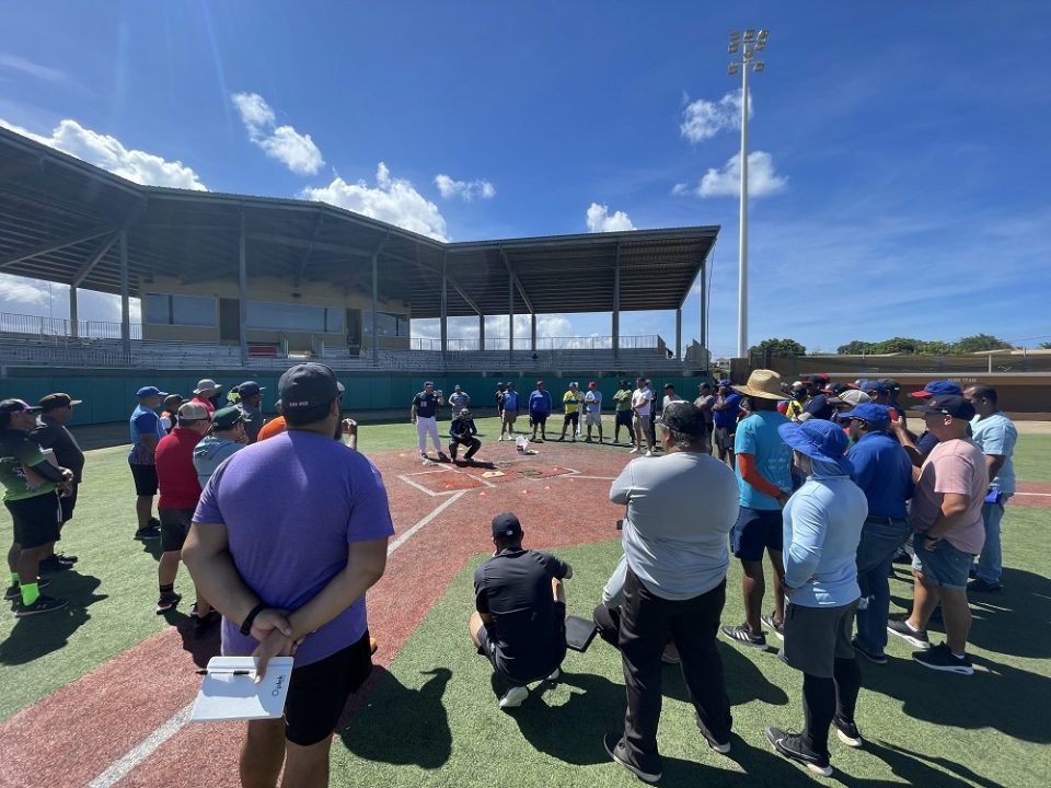 E Prome Coaching Clinic Di Usa Baseball Na Aruba Tawata Sumamente Exitoso...6