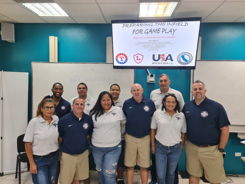 E Prome Coaching Clinic Di Usa Baseball Na Aruba Tawata Sumamente