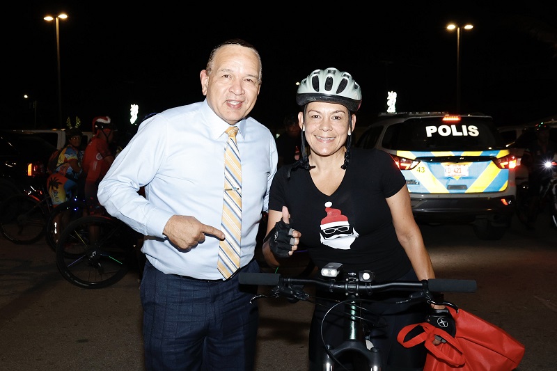 Minister Endy Croes A Bishita E Santas Ride..