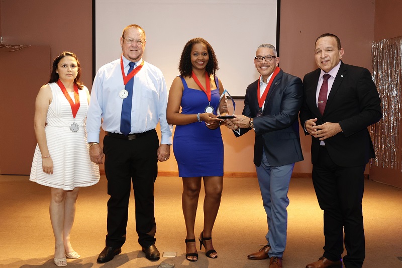 Minister Endy Croes Ta Felicita Y Gradici Colegio San Augustin Cu 75 Ana Den Ensenansa Di Aruba....