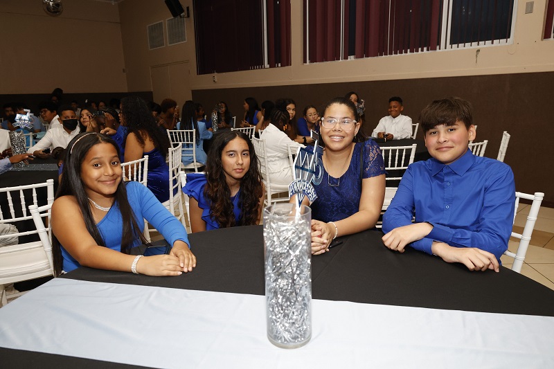 Minister Endy Croes Ta Felicita Y Gradici Colegio San Augustin Cu 75 Ana Den Ensenansa Di Aruba..