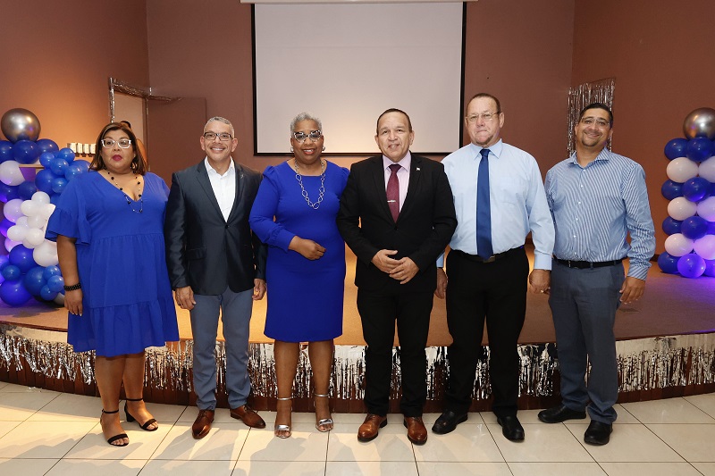 Minister Endy Croes Ta Felicita Y Gradici Colegio San Augustin Cu 75 Ana Den Ensenansa Di Aruba..1