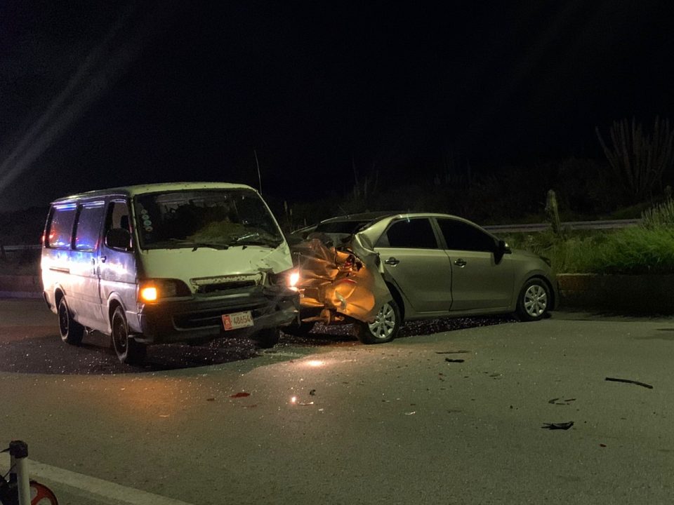 Accidente Entre Van Y Kia Rio Y Un Cacho Morto ..1