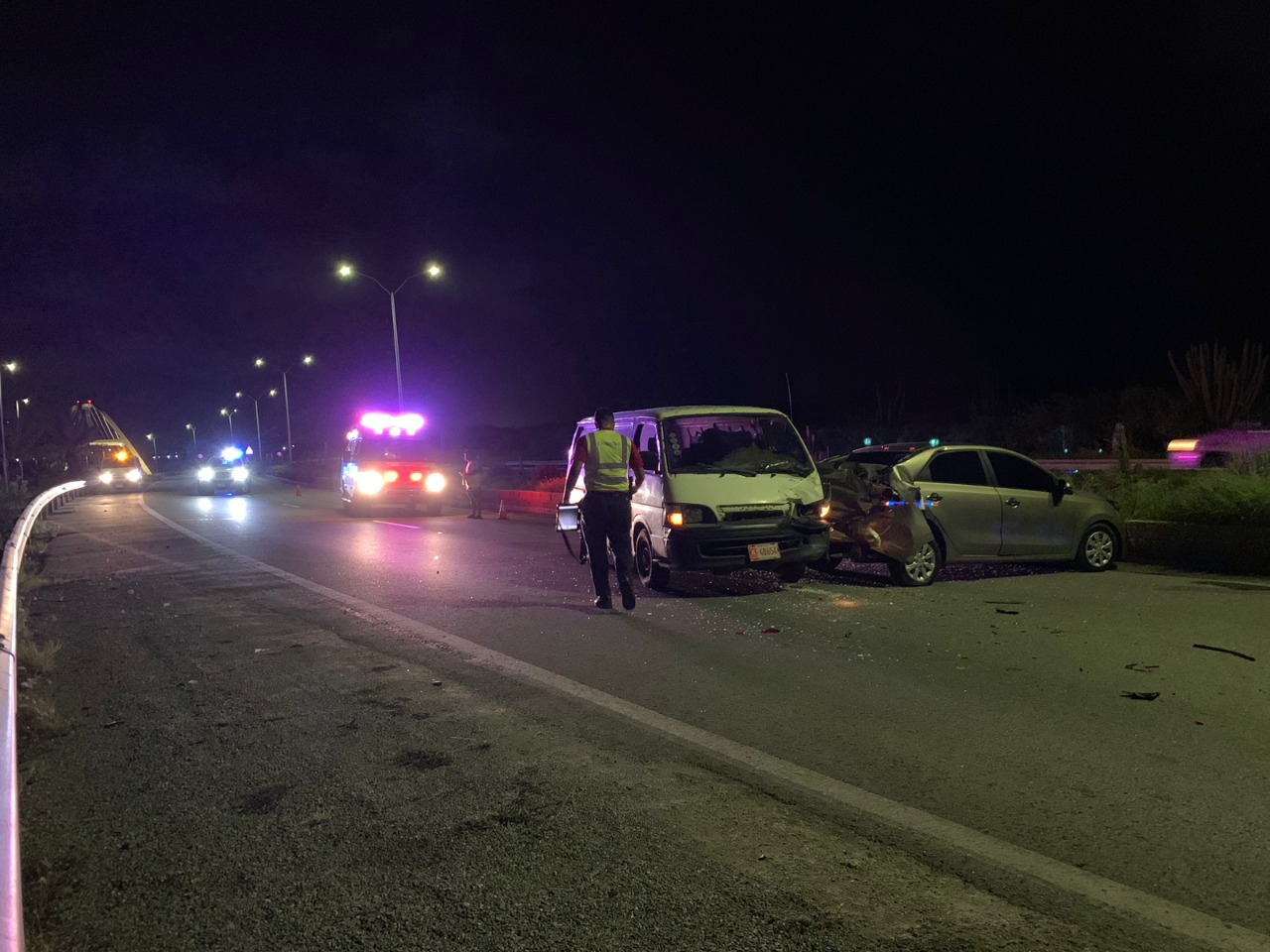 Accidente Entre Van Y Kia Rio Y Un Cacho Morto