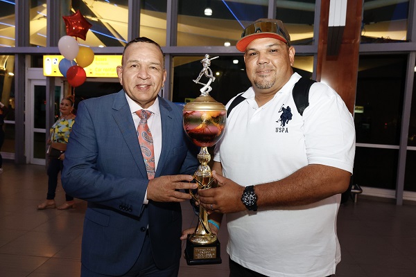 Minister Endy Croes Ta Felicita Team Bigshow Cu A Titula Campeon Di Copa Fabb Curacao 2023.......