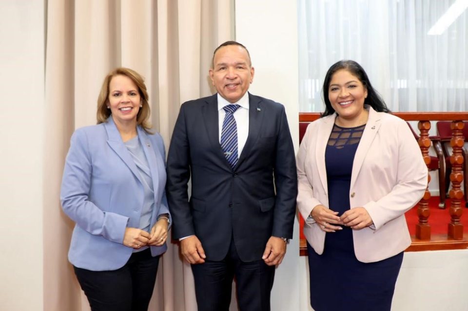 Minister Evelyn Wever Croes Y Minister Xiomara Maduro