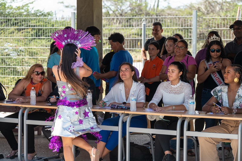 Aruba Bank Ta Promove Cultura Durante Festividad Di Carnaval Na Ceque College..11