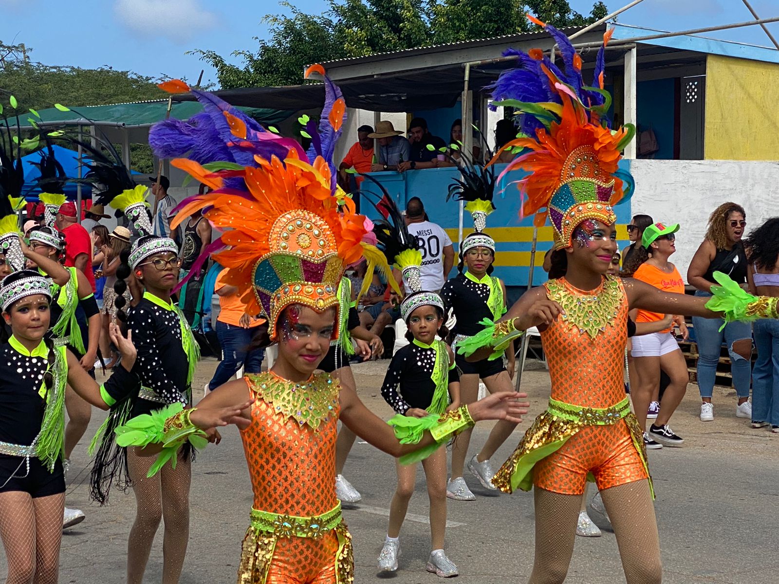 Aruba Cla Prepara Pa Mira Parada Di Mucha Di Playa 5