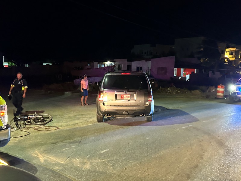 Auto A Dal Un Dama Riba Bais Na Altura Di E Crusada Di Westpunt.4