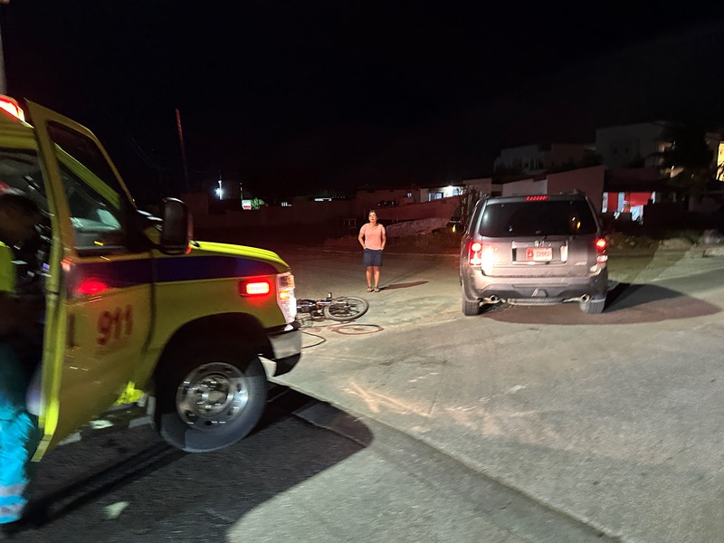 Auto A Dal Un Dama Riba Bais Na Altura Di E Crusada Di Westpunt.5