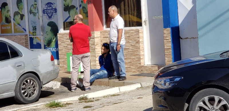 Detencion Di Propetario Di Barbershop Na Playa....