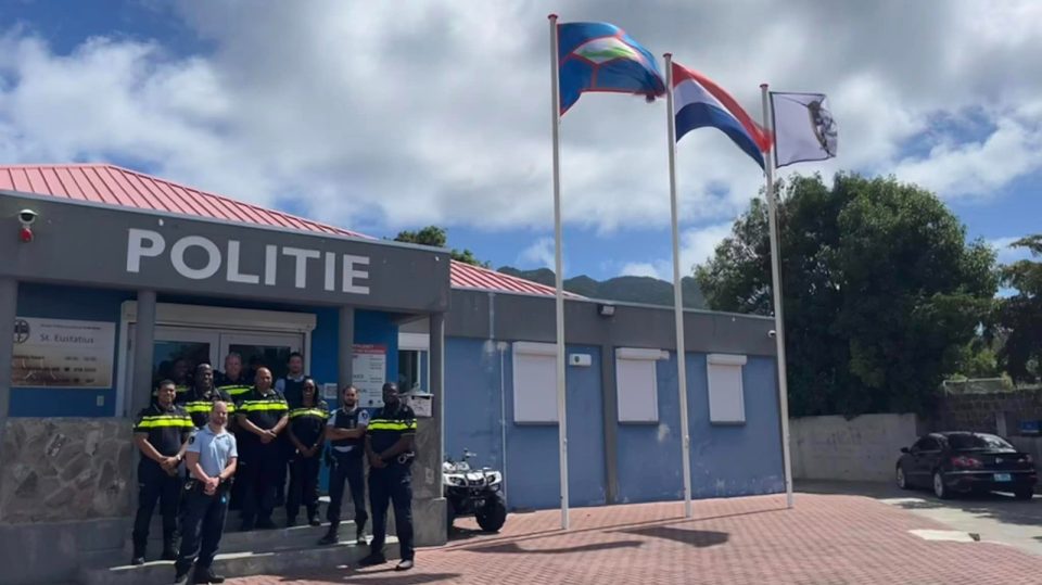 Korpschef Sr. Braaf Bezoek Politiebureau Sint Eustatius..