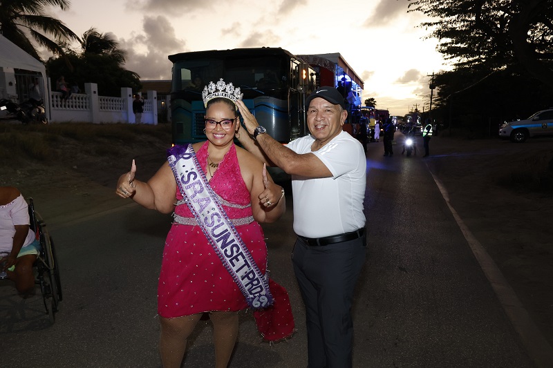 Minister Endy Croes A Duna E Gran Inicio Na E Excelente Sunset Parade Di Noord 2023...2