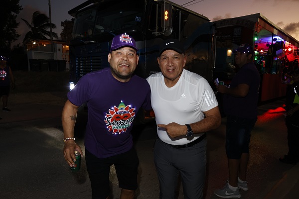 Minister Endy Croes A Duna E Gran Inicio Na E Excelente Sunset Parade Di Noord 2023..