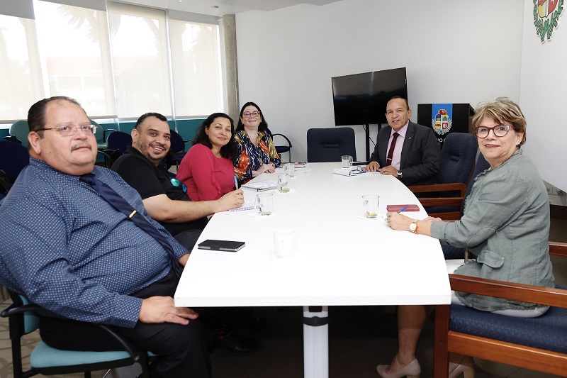 Minister Endy Croes A Reuni Cu Directiva Di Stichting Avondonderwijs Aruba Saa