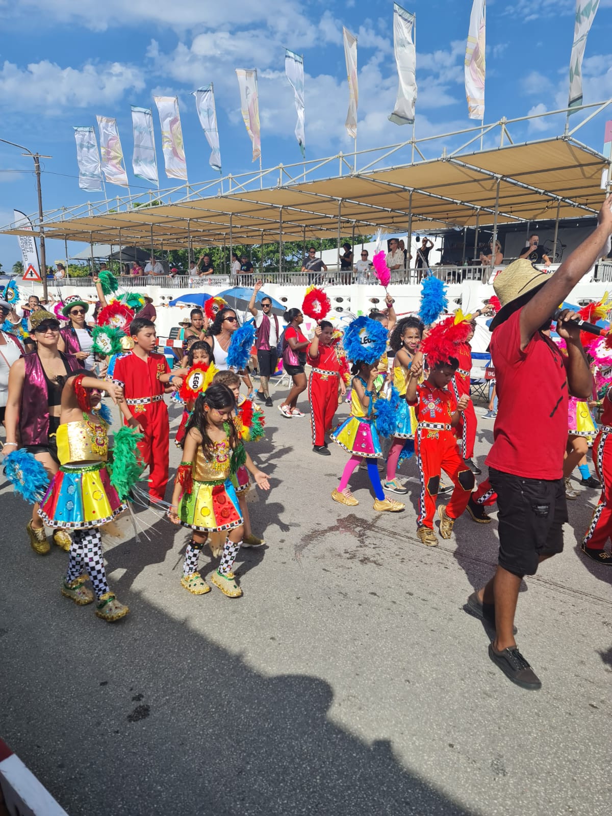 Parada Di Mucha Oranjestad 02