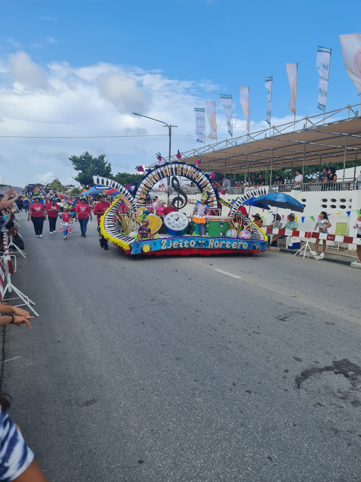 Parada Di Mucha Oranjestad 12