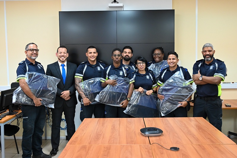 A Haci Entrega Di E Prome Carga Di Bulletproof Vest Na Cuerpo Policial Di Aruba..04