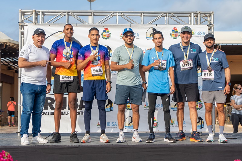 A7408555Minister Endy Croes A Duna Inicio Na E Di 37 Aruba International Half Marathon