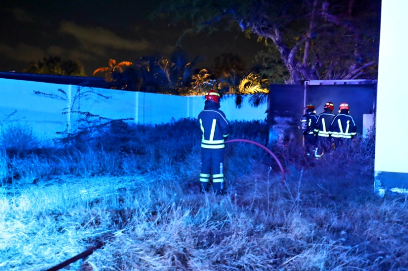 Brandweer A Sali Pa Container Na Candela.