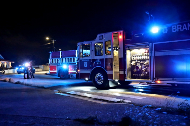 Brandweer A Sali Pa Container Na Candela