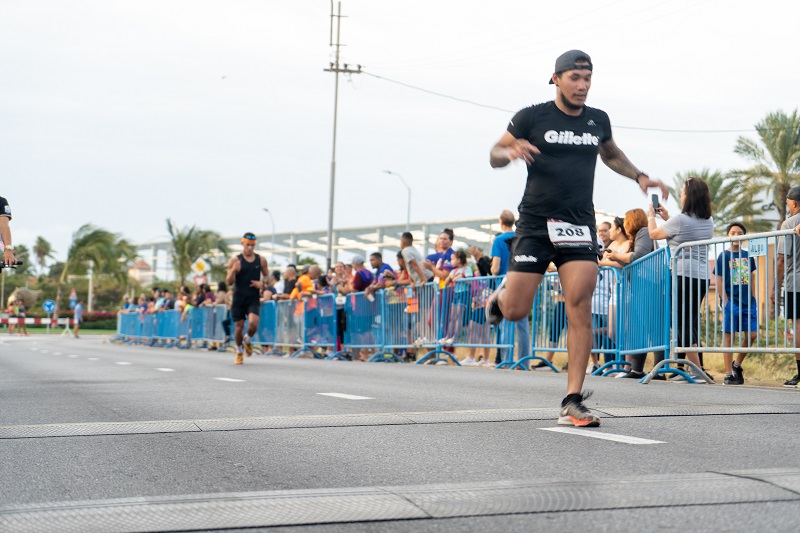 Minister Endy Croes A Duna Inicio Na E Di 37 Aruba International Half Marathon..9