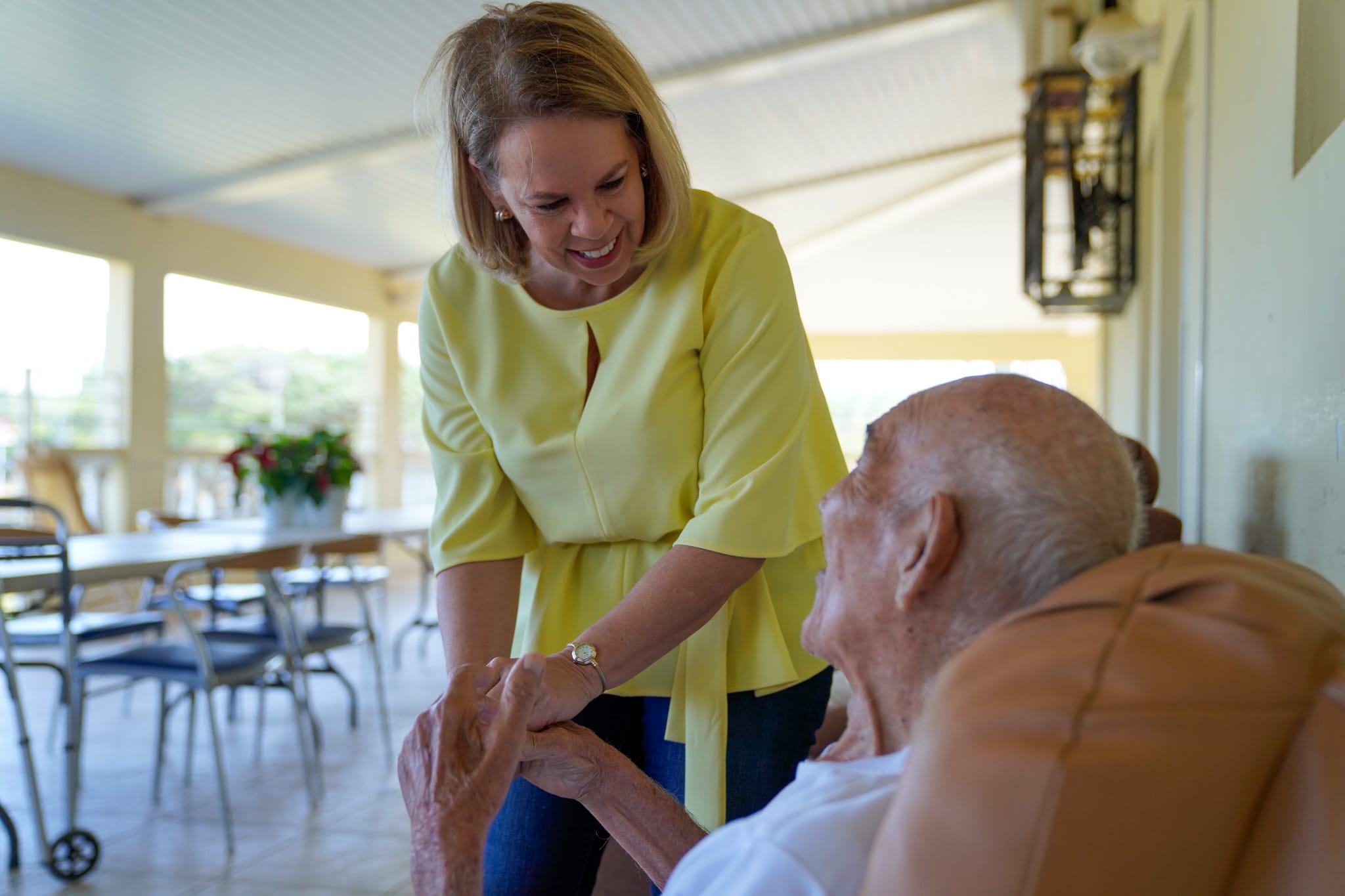 Prome Minister Evelyn Wever Croes A Bishita Nos Grandinan Na Cas Di Cuido Jaburibari..