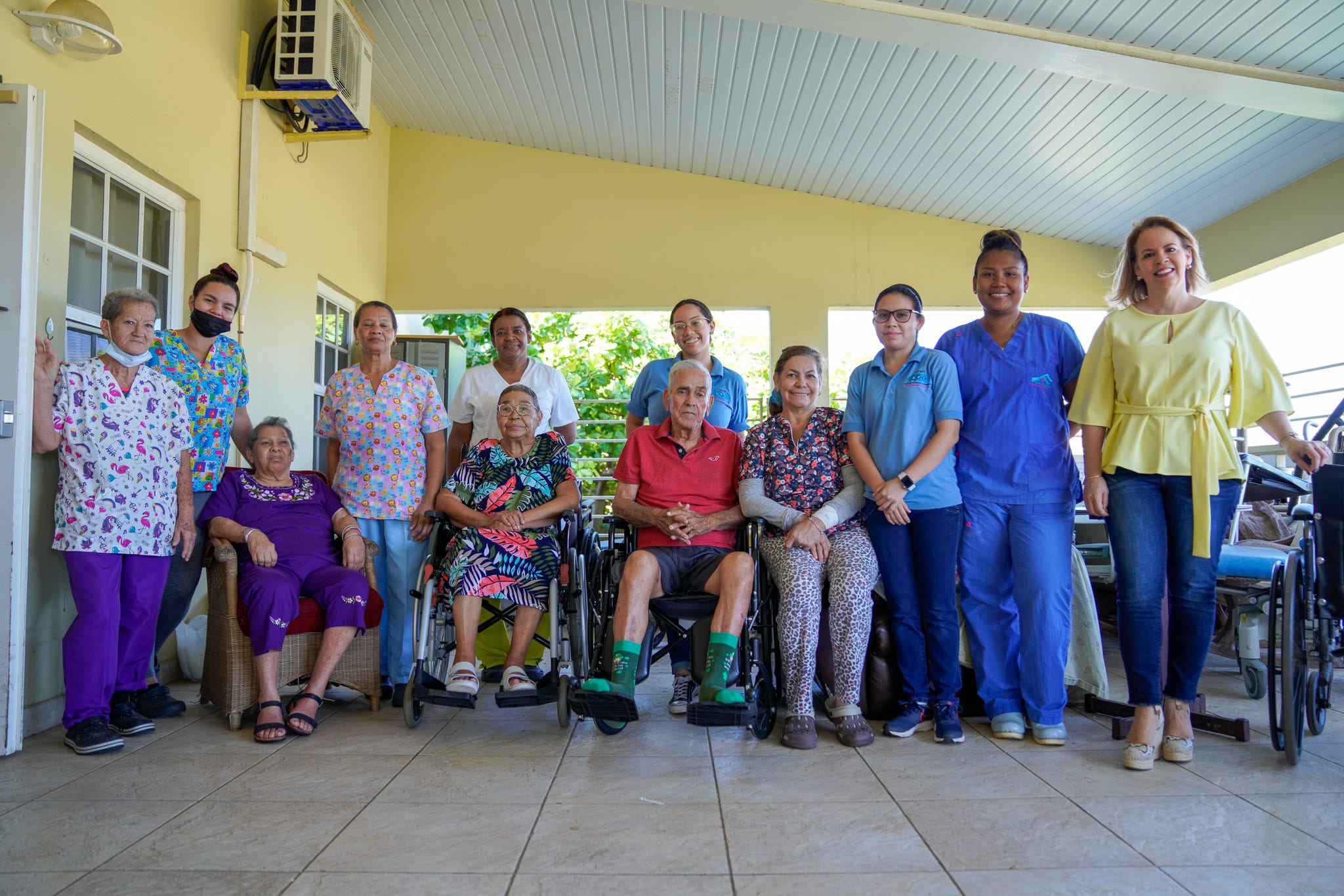 Prome Minister Evelyn Wever Croes A Bishita Nos Grandinan Na Cas Di Cuido Jaburibari