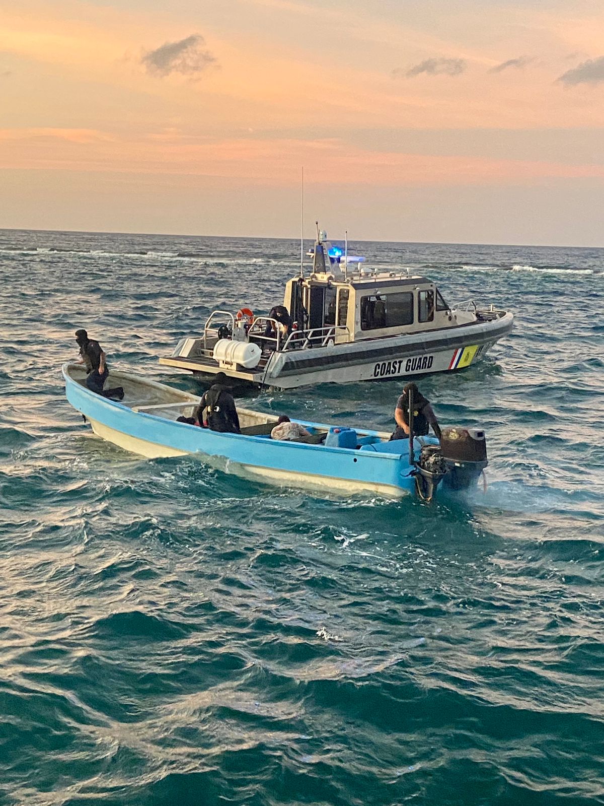 Kustwacht En Korps Politie Aruba Onderscheppen Wederom Boten Op Zee.2