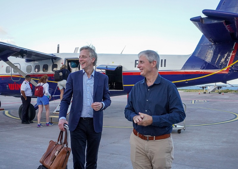 Minister Dijkgraaf With Island Governor Johnson Arrival.01