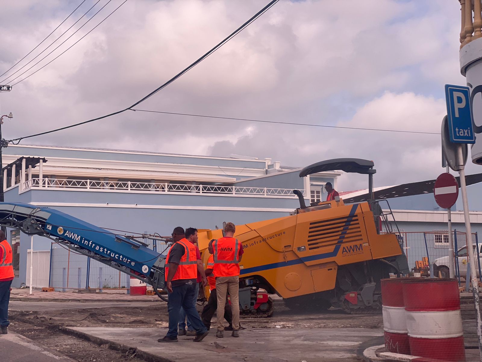 Trabaonan Den Centro Di Oranjestad A Cuminsa.01